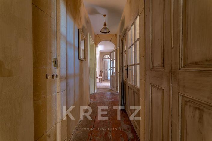 Image No.8-9 Bed Property for sale