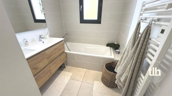 Image No.20-4 Bed House for sale