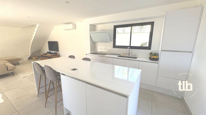 Image No.9-4 Bed House for sale