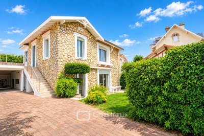 1 - Royan, House