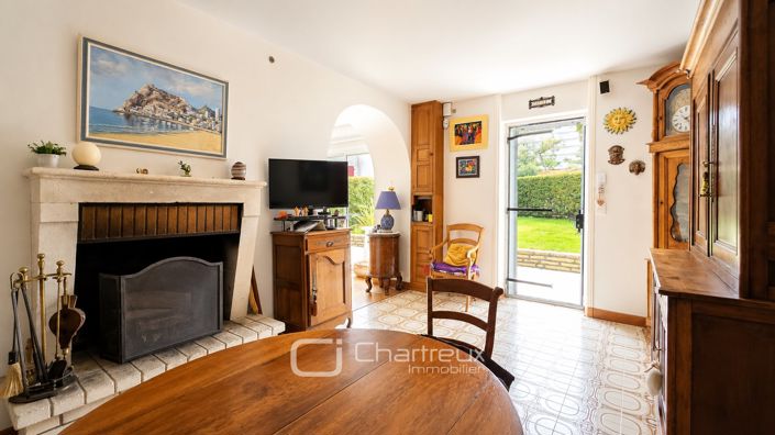 Image No.2-4 Bed House for sale