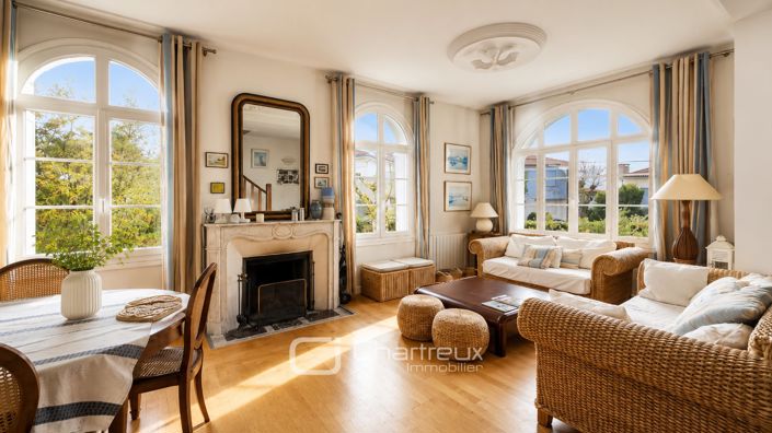 Image No.2-5 Bed House for sale