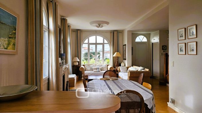 Image No.6-5 Bed House for sale