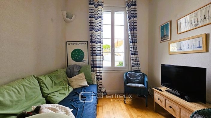 Image No.9-5 Bed House for sale