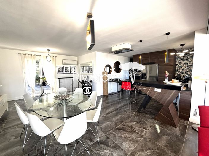 Image No.9-5 Bed House for sale