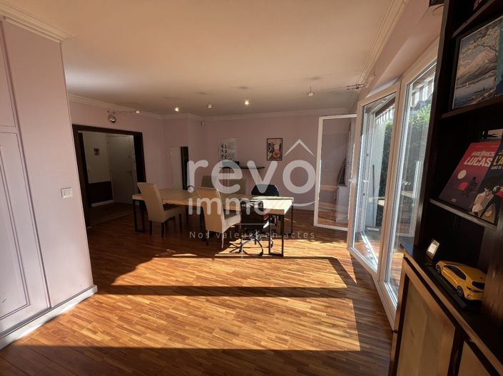 Image No.8-3 Bed Apartment for sale