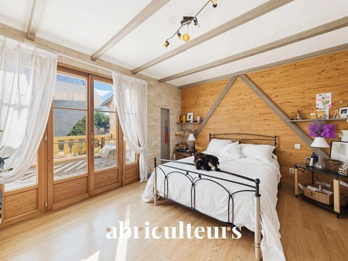 Image No.7-5 Bed House for sale