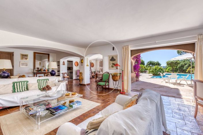 Image No.2-6 Bed House for sale