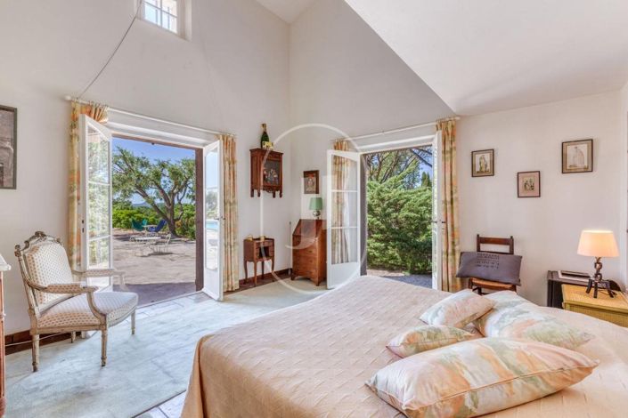 Image No.8-6 Bed House for sale