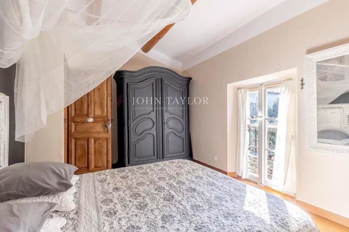 Image No.20-4 Bed House for sale