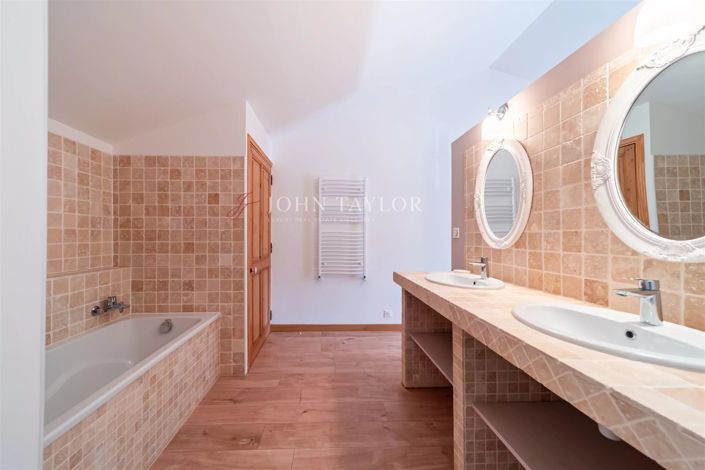 Image No.11-5 Bed House for sale