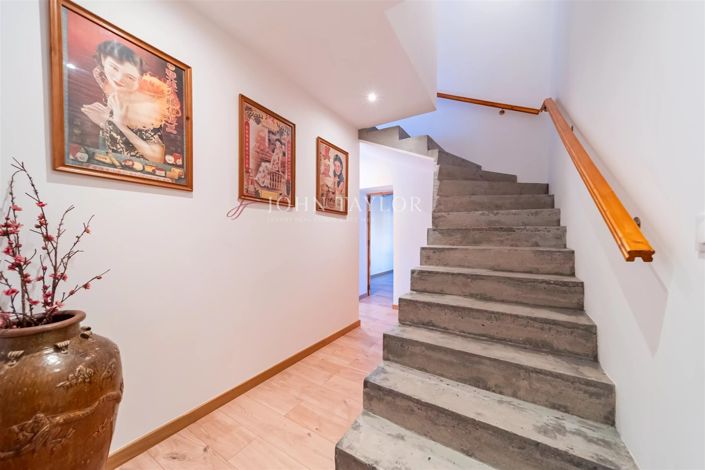 Image No.6-5 Bed House for sale