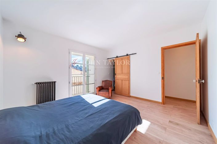 Image No.8-5 Bed House for sale