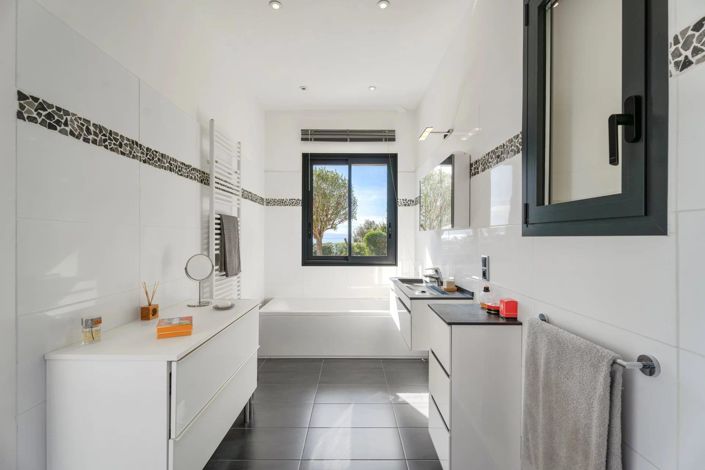 Image No.13-5 Bed House for sale