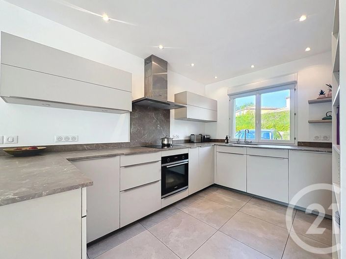 Image No.10-3 Bed House for sale