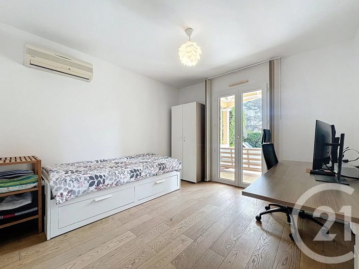 Image No.12-3 Bed House for sale