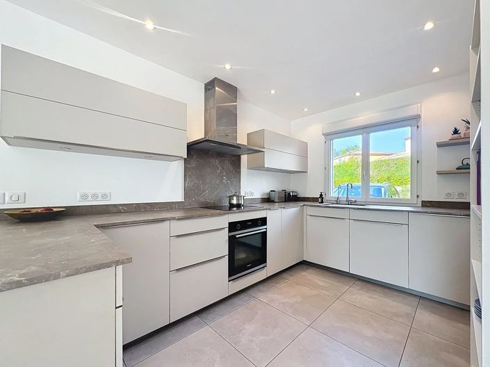 Image No.26-3 Bed House for sale