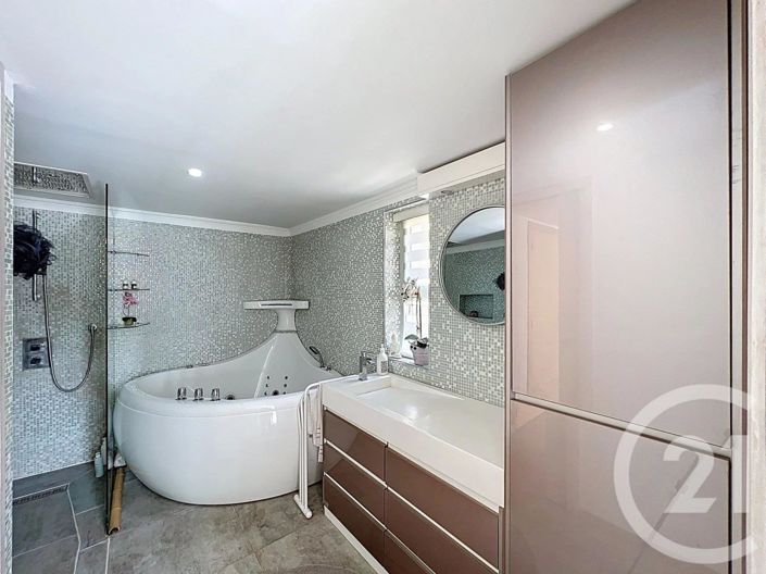 Image No.10-5 Bed House for sale