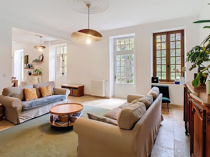 Image No.8-5 Bed House for sale