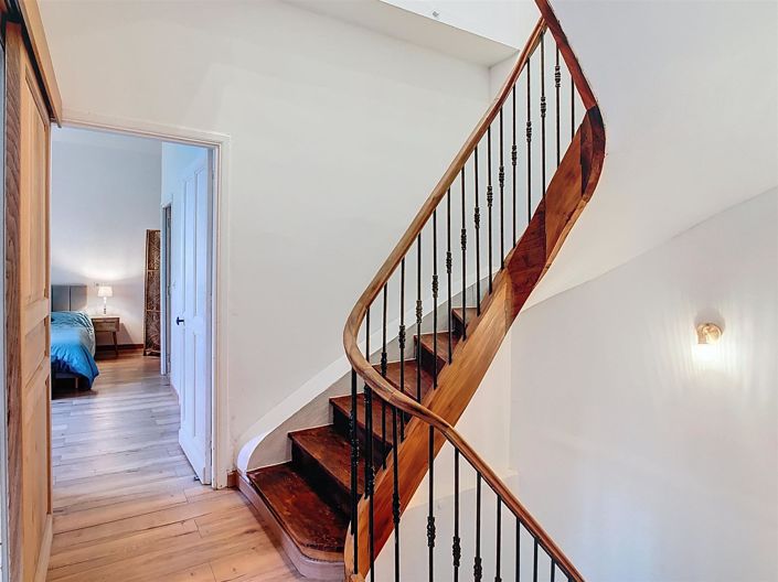 Image No.9-5 Bed House for sale