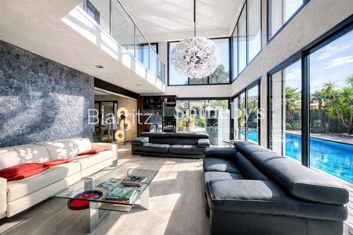 Image No.3-Propriété de 5 chambres à vendre à Biarritz