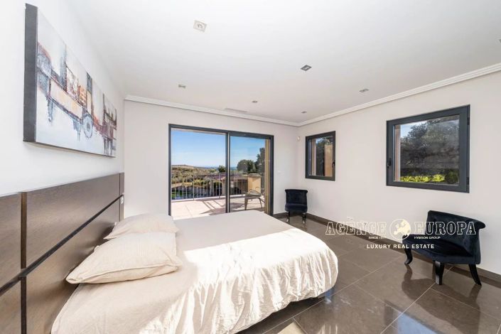 Image No.16-5 Bed House for sale