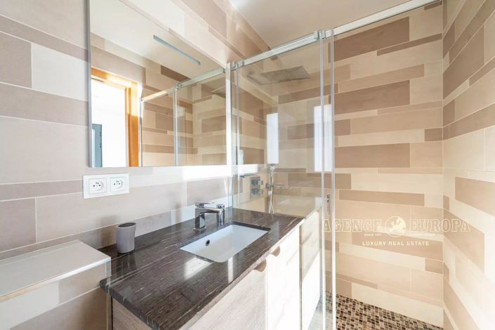 Image No.18-5 Bed House for sale