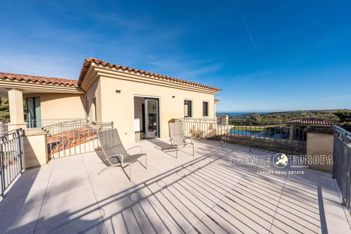 Image No.20-5 Bed House for sale