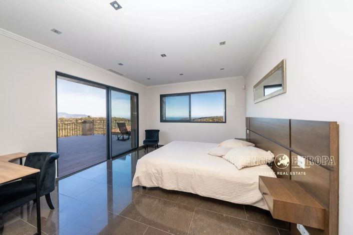 Image No.21-5 Bed House for sale