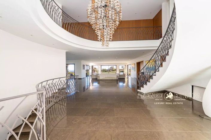 Image No.9-5 Bed House for sale