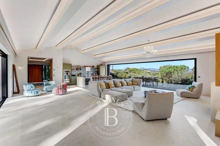 Image No.4-6 Bed House for sale