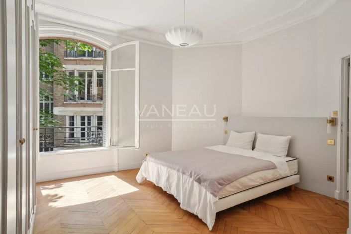 Image No.10-5 Bed Apartment for sale