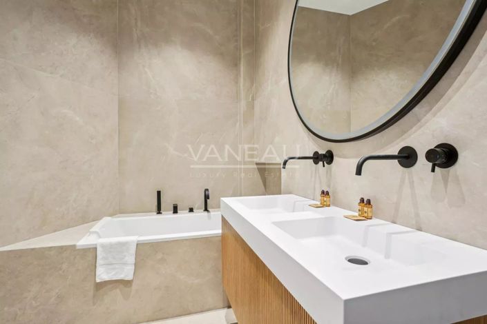 Image No.19-5 Bed Apartment for sale