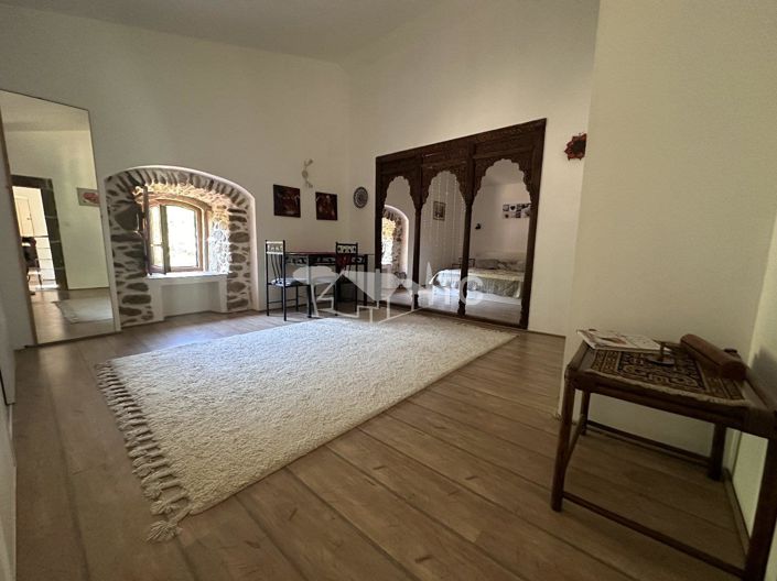 Image No.10-6 Bed House for sale