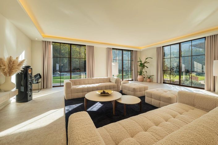 Image No.11-5 Bed House for sale