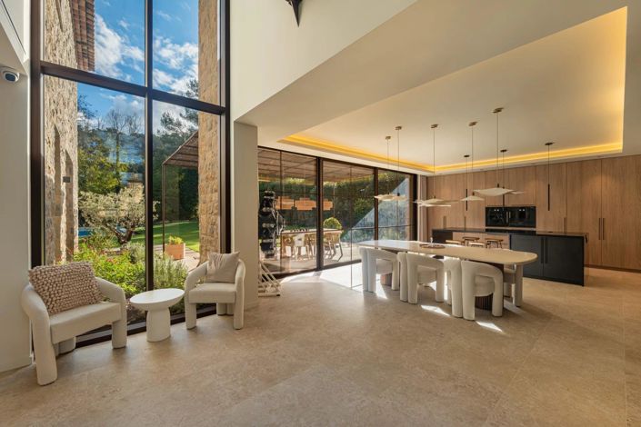 Image No.9-5 Bed House for sale