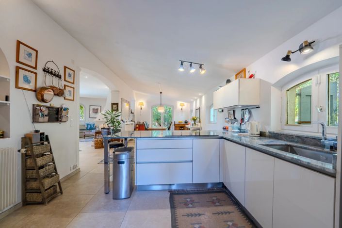 Image No.15-4 Bed House for sale