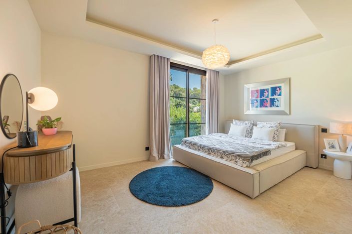 Image No.18-5 Bed House for sale