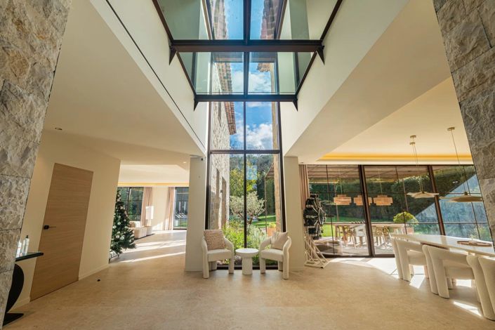 Image No.8-5 Bed House for sale