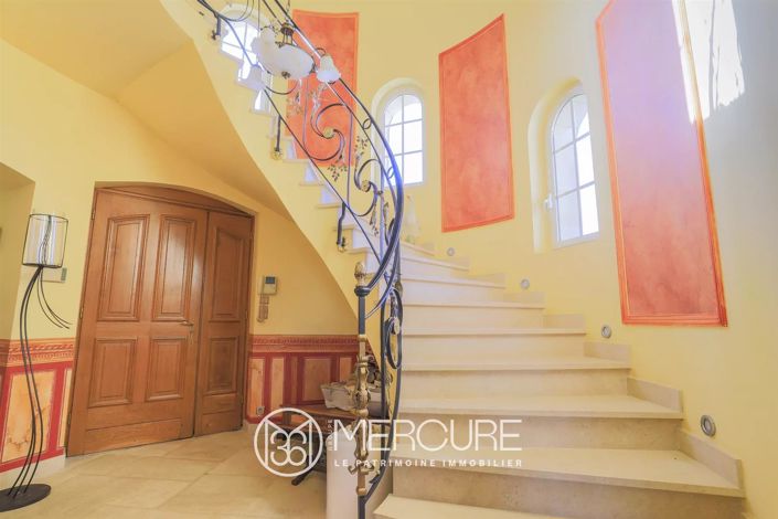 Image No.2-4 Bed House for sale