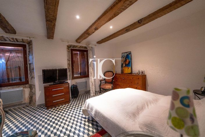 Image No.11-7 Bed House for sale