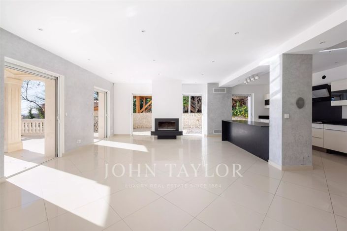 Image No.7-5 Bed House for sale