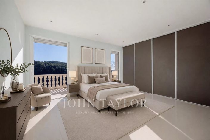 Image No.8-5 Bed House for sale