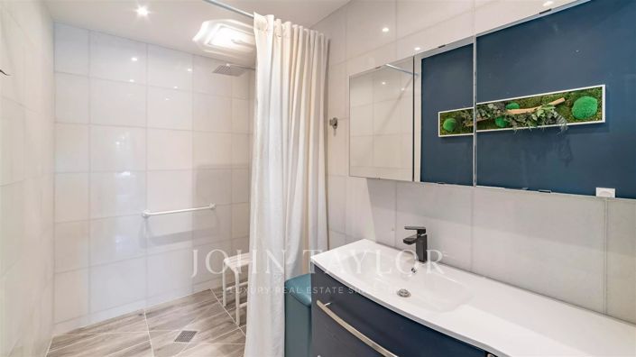 Image No.20-4 Bed House for sale