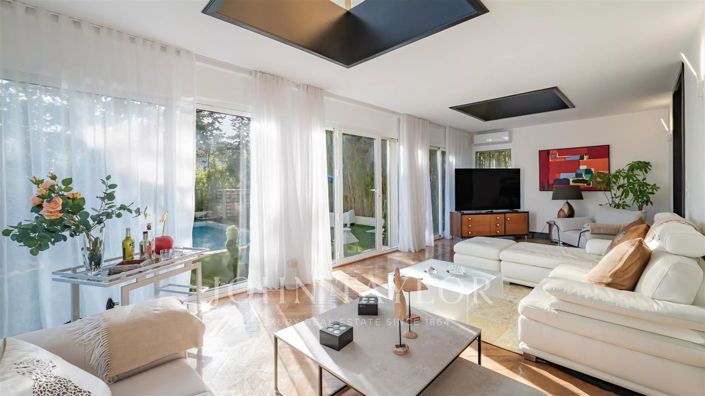 Image No.8-4 Bed House for sale