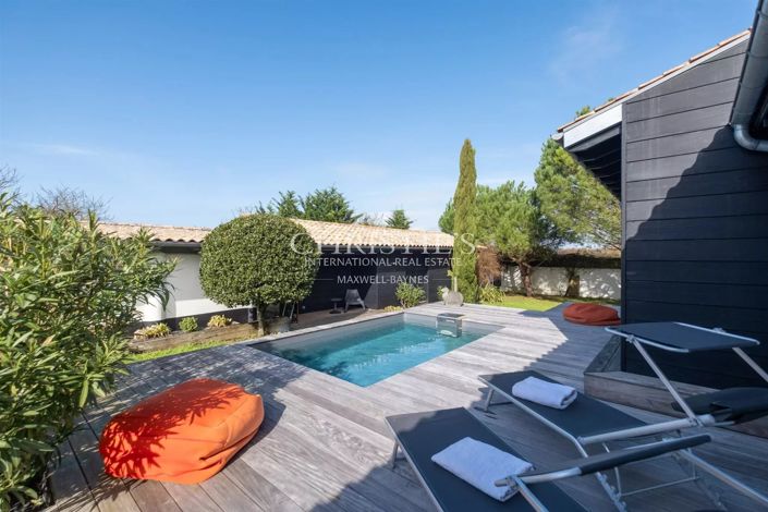 Image No.2-4 Bed House for sale