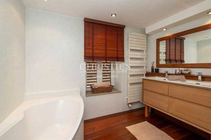 Image No.23-4 Bed House for sale