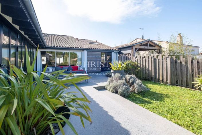 Image No.25-4 Bed House for sale