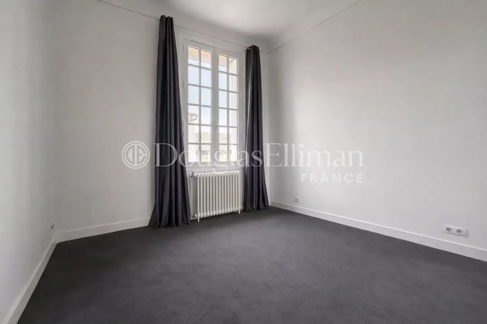 Image No.10-4 Bed House for sale