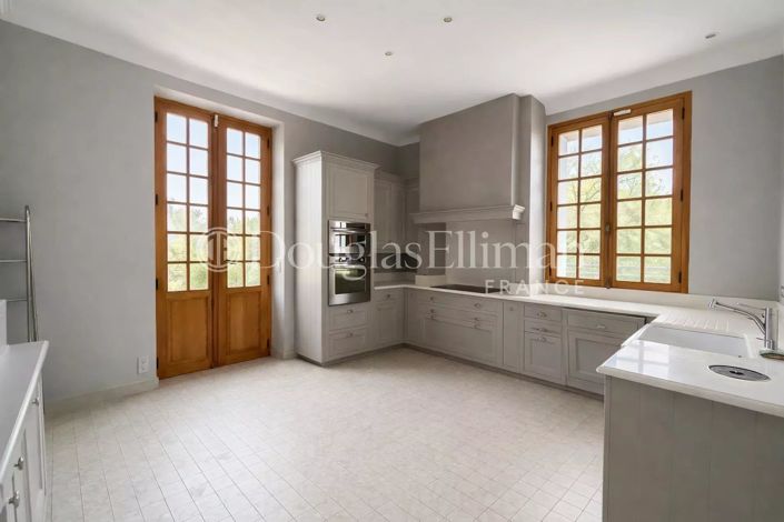 Image No.8-4 Bed House for sale